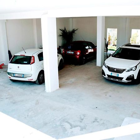 Fronte Mare In Centro Covered Parking Torre Lapillo Kültér fotó