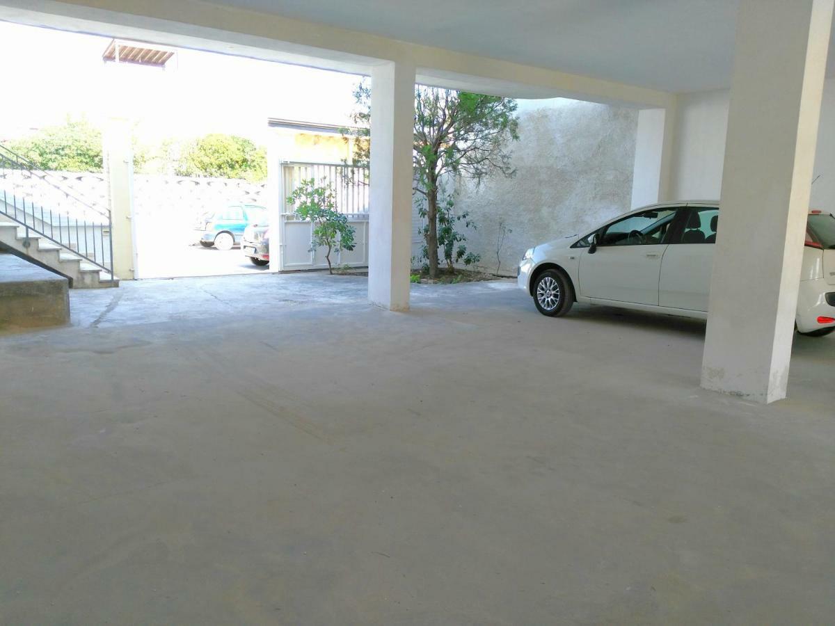 Fronte Mare In Centro Covered Parking Torre Lapillo Kültér fotó